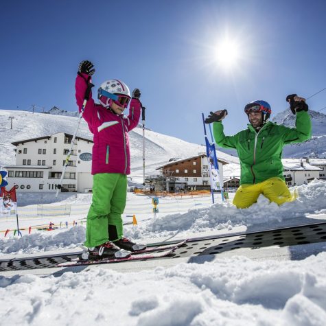 Hotel-Bon-Alpina-Innsbruck-Igls-3SterneHotel-gutequalitaet-superpreisleistung-igls-im-winter-skifahren-kinder
