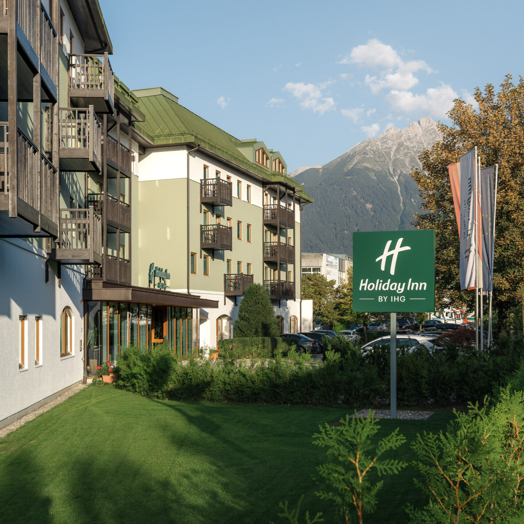 20260908-Web-_N3A6655-©Roman Huber Holiday Inn Igls, ideal für Familienurlaub in Innsbruck – malerische Aussicht und komfortable Unterkunft.
